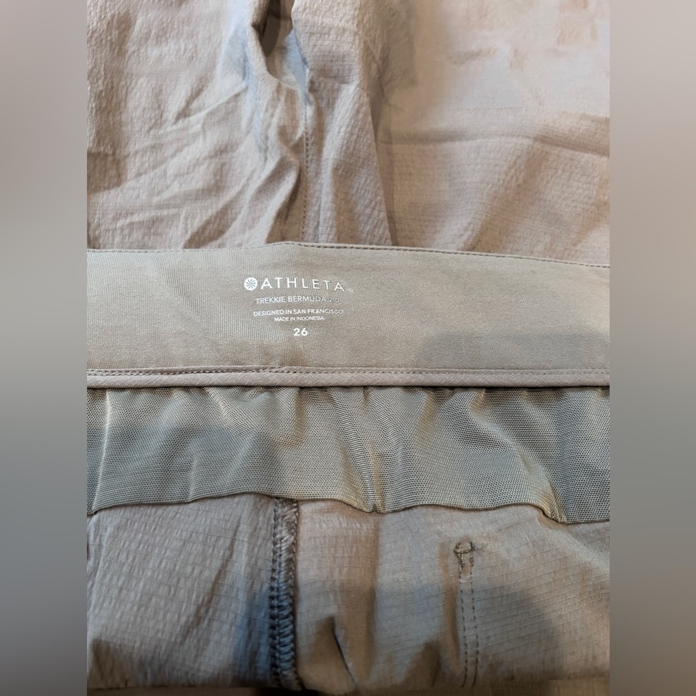 NWT Athleta Trekkie Bermuda 2.0 in MTOL Mountain Olive Green Size 26 NEW #596504 - Picture 7 of 9